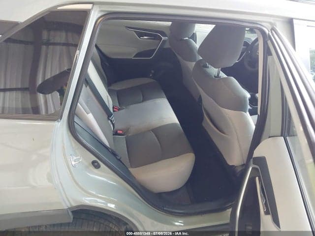 2020 TOYOTA RAV4 XLE 8