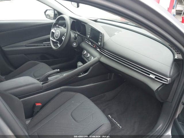 2023 HYUNDAI ELANTRA SE 5