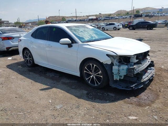 2018 TOYOTA CAMRY SE - 1