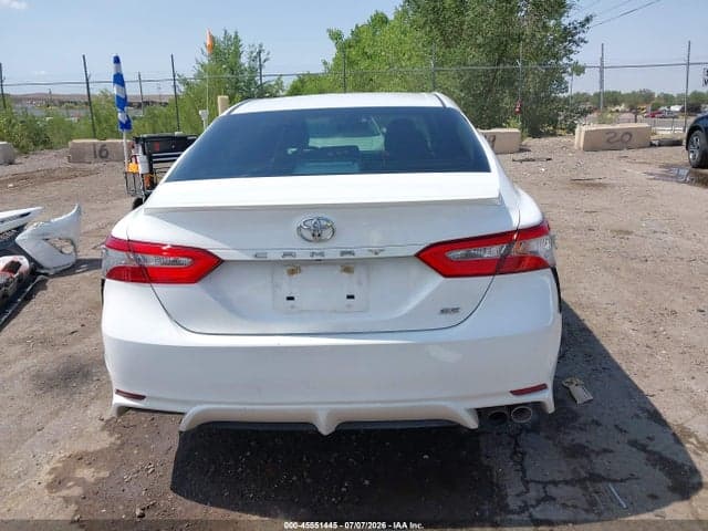 2018 TOYOTA CAMRY SE 17