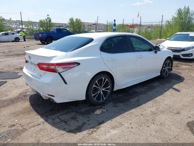 2018 TOYOTA CAMRY SE 4