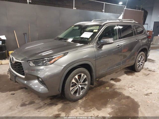 2022 TOYOTA HIGHLANDER XLE 2