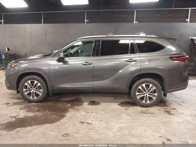2022 TOYOTA HIGHLANDER XLE 14