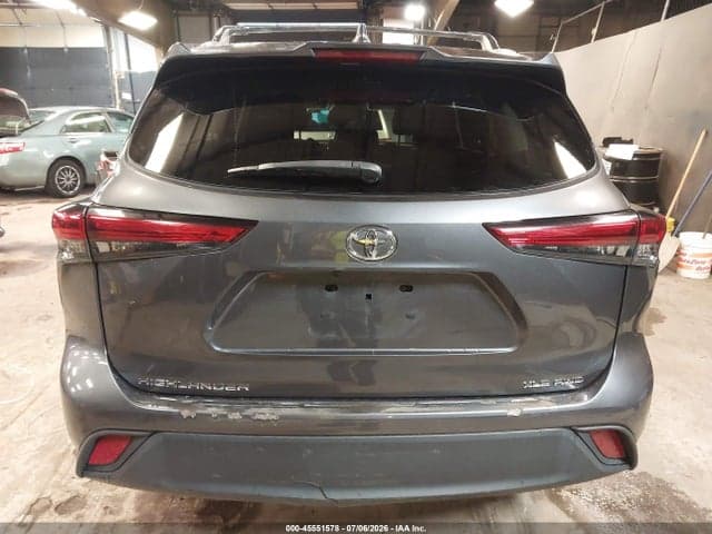 2022 TOYOTA HIGHLANDER XLE 16