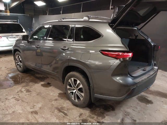 2022 TOYOTA HIGHLANDER XLE 3