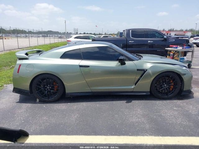 2017 NISSAN GT-R PREMIUM 14