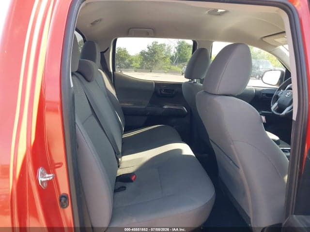 2017 TOYOTA TACOMA SR5 V6 8