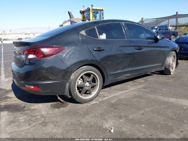 2020 HYUNDAI ELANTRA SEL 4