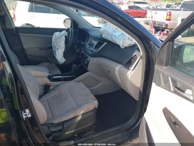 2018 HYUNDAI TUCSON SE 5