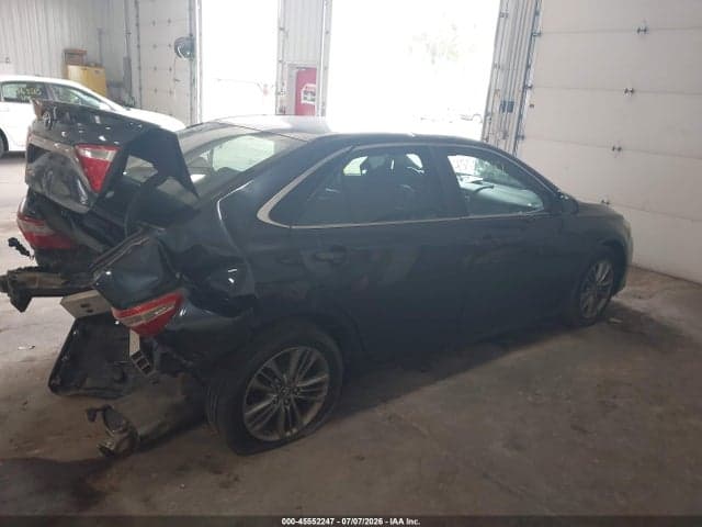 2017 TOYOTA CAMRY SE 4