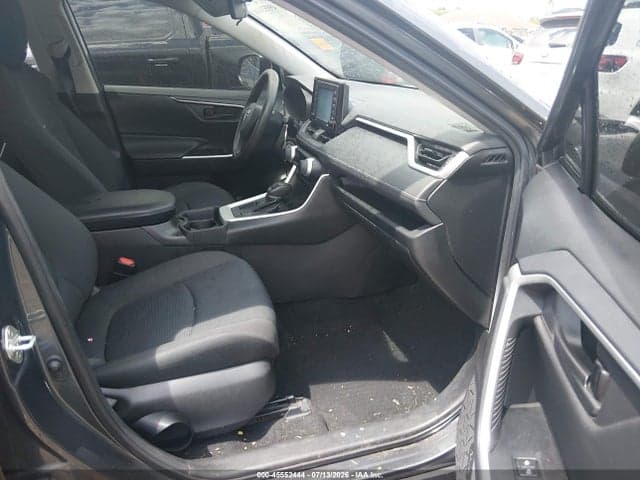 2020 TOYOTA RAV4 LE 5
