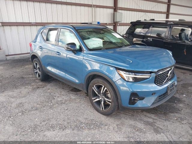 2023 VOLVO XC40 B5 PLUS DARK THEME