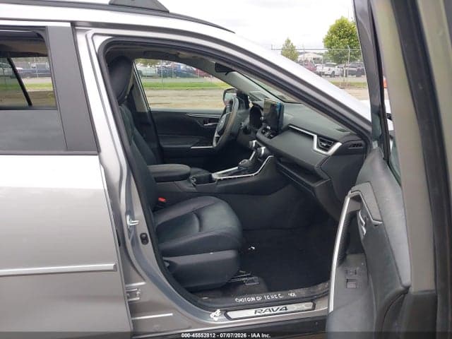 2023 TOYOTA RAV4 XLE PREMIUM 5