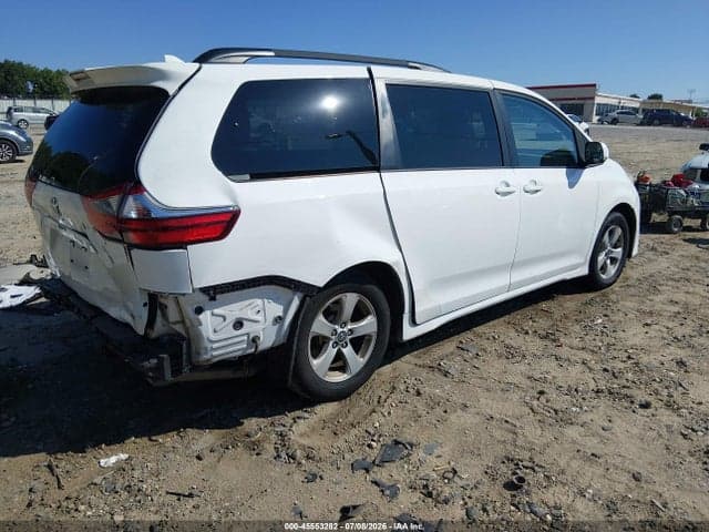 2020 TOYOTA SIENNA LE 4