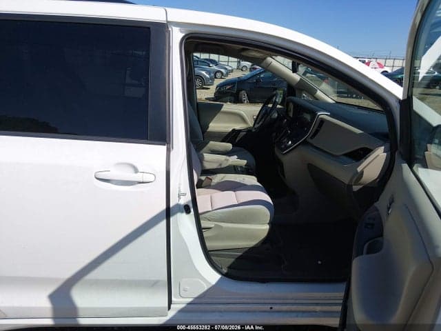 2020 TOYOTA SIENNA LE 5