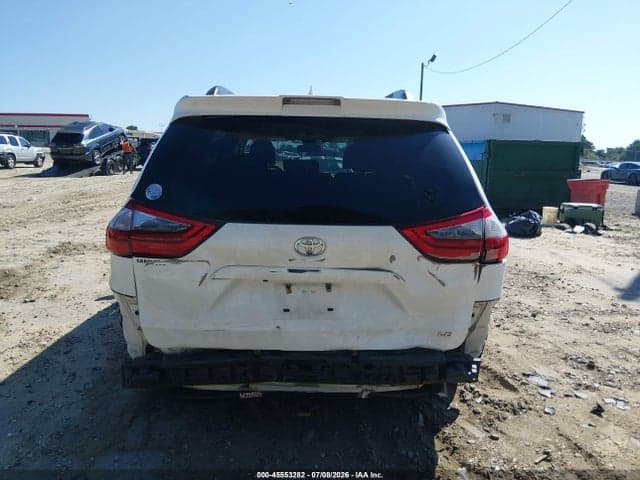 2020 TOYOTA SIENNA LE 6