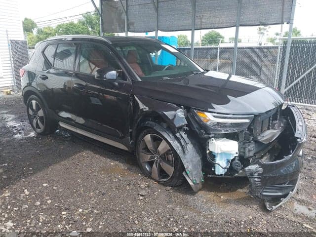 2019 VOLVO XC40 T5 MOMENTUM