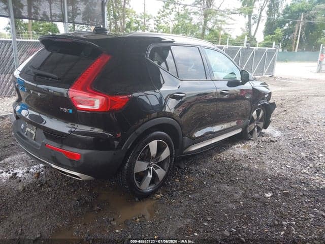 2019 VOLVO XC40 T5 MOMENTUM 4