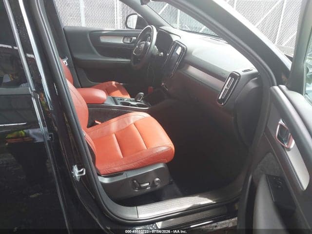 2019 VOLVO XC40 T5 MOMENTUM 5