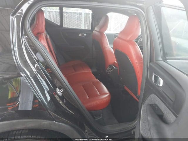 2019 VOLVO XC40 T5 MOMENTUM 8