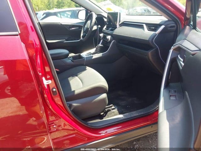 2024 TOYOTA RAV4 XLE 5