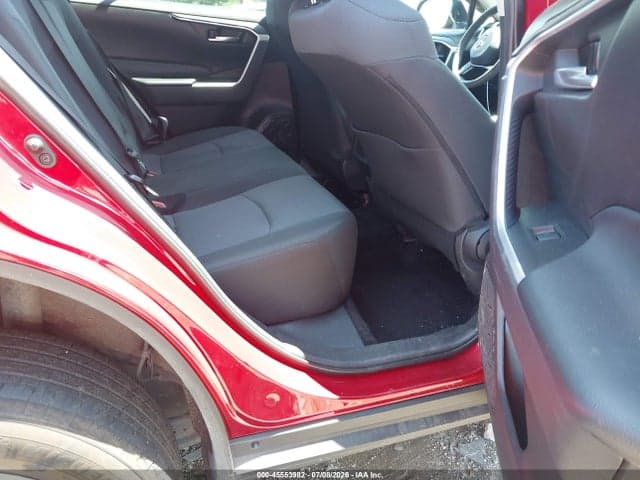 2024 TOYOTA RAV4 XLE 8