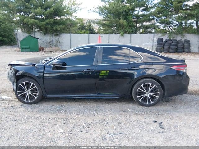 2018 TOYOTA CAMRY SE 14
