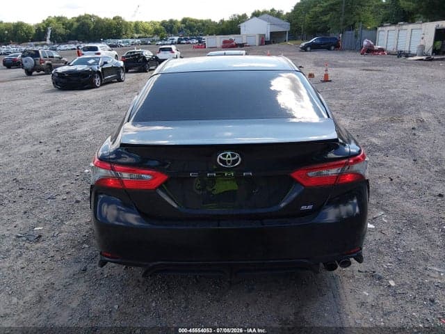 2018 TOYOTA CAMRY SE 16