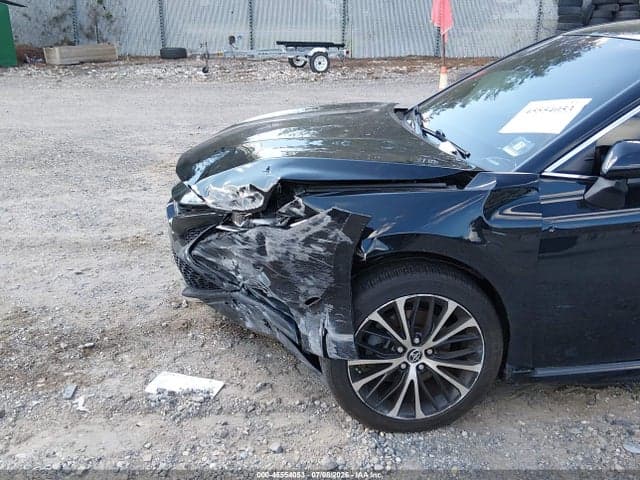2018 TOYOTA CAMRY SE 17