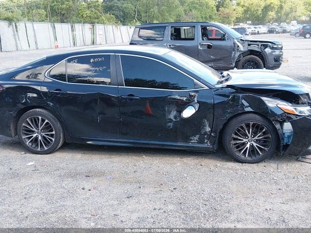 2018 TOYOTA CAMRY SE 18