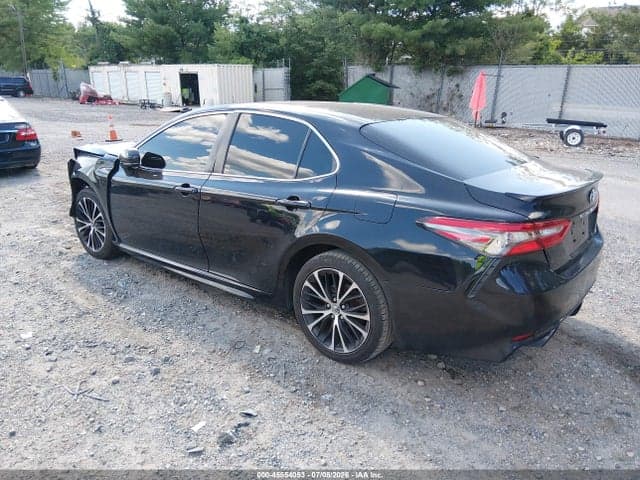2018 TOYOTA CAMRY SE 3