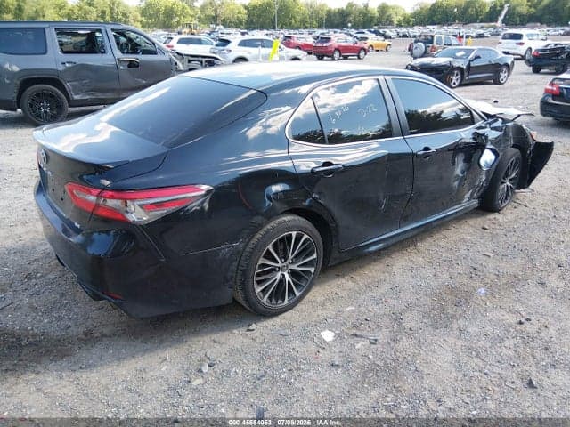 2018 TOYOTA CAMRY SE 4