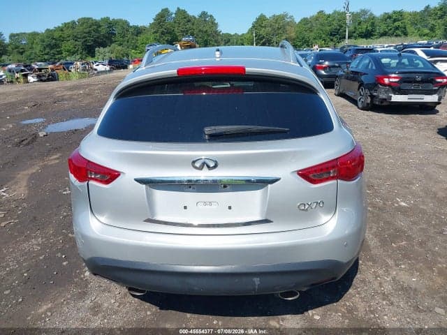 2017 INFINITI QX70 16