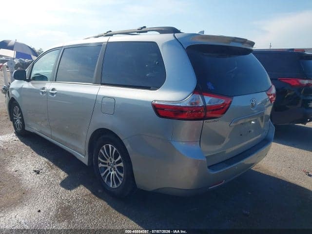 2019 TOYOTA SIENNA XLE 8 PASSENGER 3