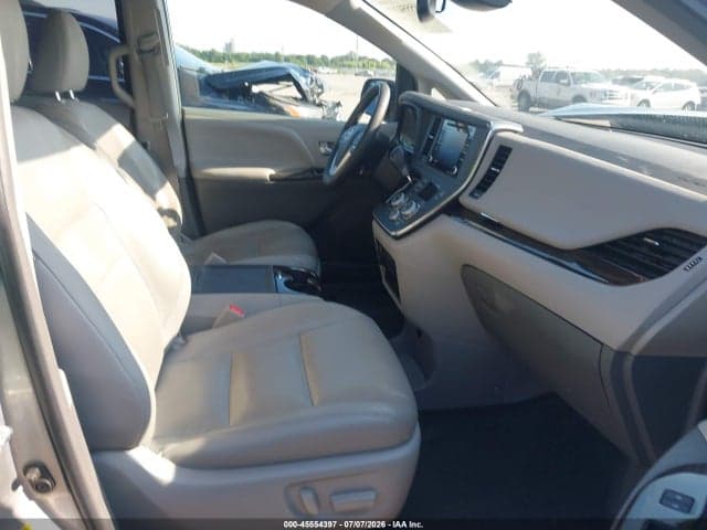 2019 TOYOTA SIENNA XLE 8 PASSENGER 5