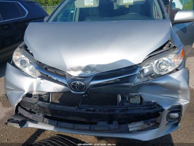 2019 TOYOTA SIENNA XLE 8 PASSENGER 10