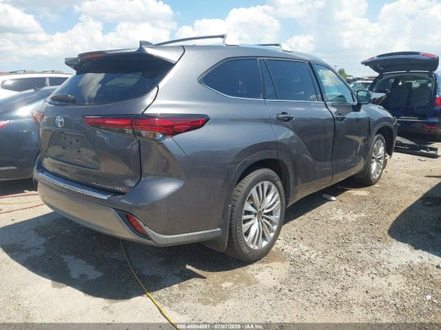 2023 TOYOTA HIGHLANDER PLATINUM 4