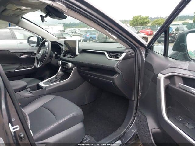 2025 TOYOTA RAV4 HYBRID XLE PREMIUM 5
