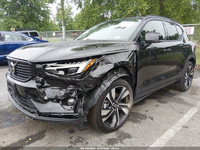 2025 VOLVO XC40 B5 PLUS DARK THEME 2