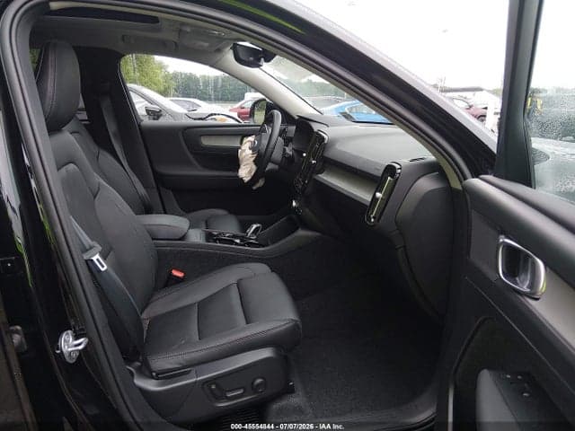 2025 VOLVO XC40 B5 PLUS DARK THEME 5
