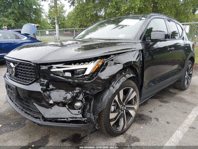 2025 VOLVO XC40 B5 PLUS DARK THEME 6