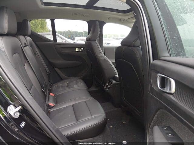 2025 VOLVO XC40 B5 PLUS DARK THEME 8