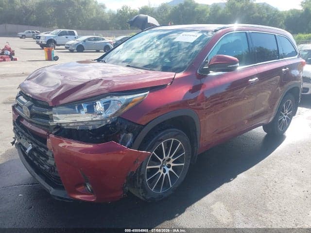 2017 TOYOTA HIGHLANDER SE 2