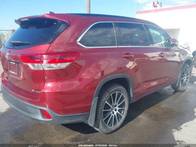 2017 TOYOTA HIGHLANDER SE 4