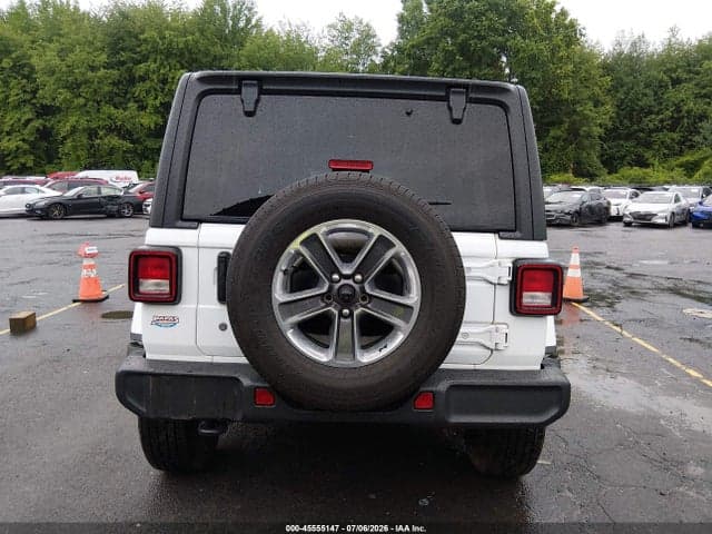 2018 JEEP WRANGLER UNLIMITED SAHARA 4X4 17