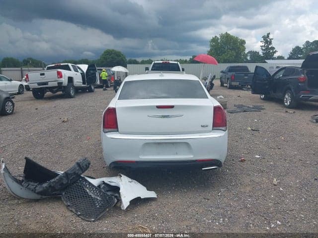 2017 CHRYSLER 300 LIMITED 16