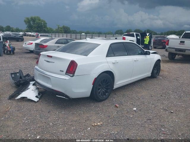 2017 CHRYSLER 300 LIMITED 4
