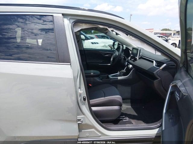 2021 TOYOTA RAV4 XLE 5