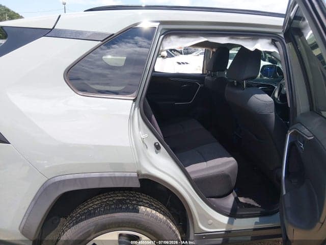 2021 TOYOTA RAV4 XLE 8