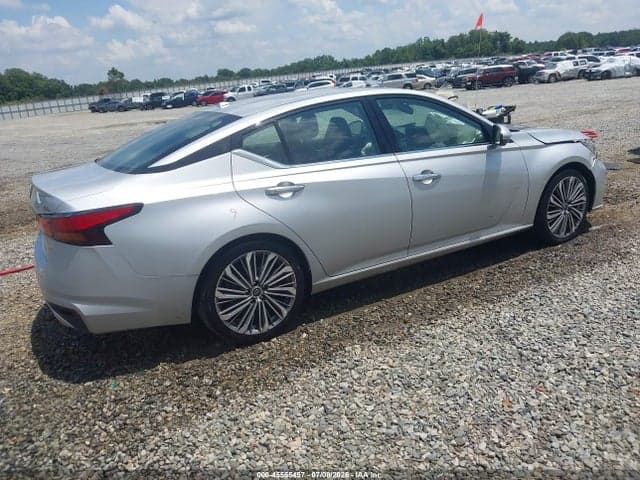 2023 NISSAN ALTIMA SL FWD 4